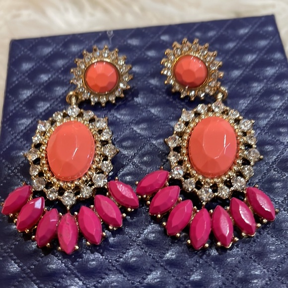 Bundle deal! Amazing never worn statement earrings. - Picture 7 of 8